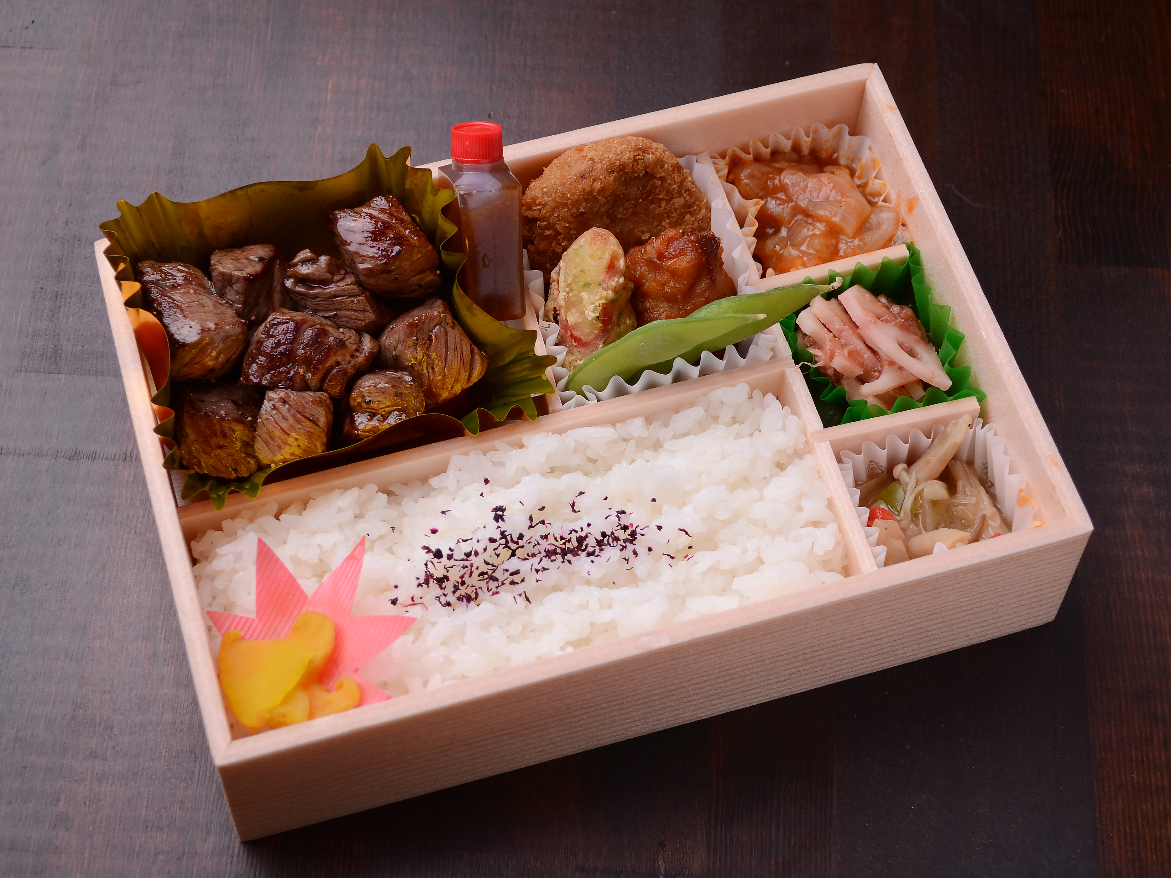 和牛のサイコロステーキ弁当の写真